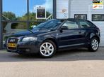 Audi A3 1.6 FSI Attraction, NAP, APK, AIRCO, Auto's, Voorwielaandrijving, Gebruikt, Zwart, Blauw