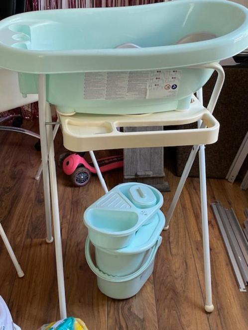 babybadje wipstoeltje etc, Kinderen en Baby's, Badjes en Verzorging, Zo goed als nieuw, Badje, Bébé-jou, Standaard, Ophalen