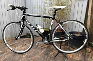 race fiets beschikbaar voor biedingen
