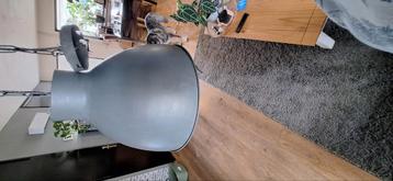 industriële hanglamp. beschikbaar voor biedingen