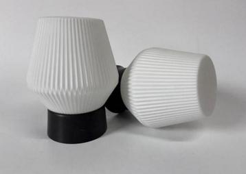 Vintage wit geribbelde plafondlamp strak gelijnd opaalglas beschikbaar voor biedingen
