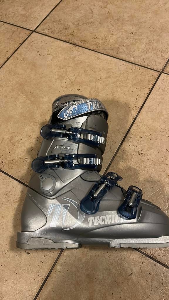 Dames Skischoenen Tecnica 05 maat 38 / 38,5, Sport en Fitness, Skiën en Langlaufen, 160 tot 180 cm, Schoenen, Zo goed als nieuw