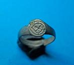 Vingerring - 15e/16e eeuw - Bodemvondst - F, Ophalen of Verzenden, Brons, Ring