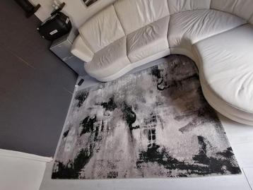 Vloerkleed (en leren bank) 160x230cm wit-grijs-zwart. 