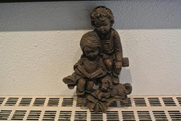  Vintage Plaquette Twee Kinderen met Hond(Spaniel) beschikbaar voor biedingen