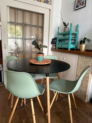 Beautiful, complete & space saving dining room set beschikbaar voor biedingen