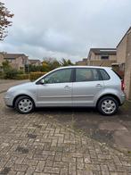 Volkswagen Polo Highline Automaat – niet rijdbaar!! (riem), Auto's, Stof, 74 pk, Origineel Nederlands, Grijs
