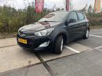 Hyundai i20 1.2I 5-DRS 2015 Zwart, Auto's, 450 kg, 4 cilinders, Elektrische ramen, Zwart