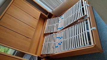 Te koop compleet slaapkamer meubel met verst bedbodems beschikbaar voor biedingen