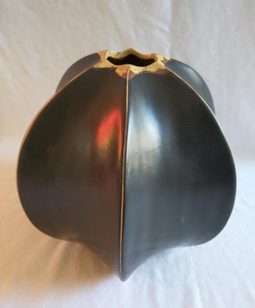 Design vaas beschikbaar voor biedingen