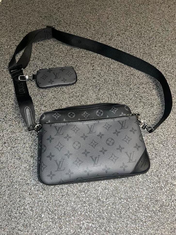 Louis Vuitton heup tas heren, Sieraden, Tassen en Uiterlijk, Tassen | Schoudertassen, Zo goed als nieuw, Zwart, Ophalen of Verzenden