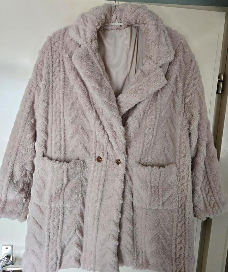 Mt 50 52 heerlijke tussen jas nieuwstaat nepbont oto 65cm., Kleding | Dames, Grote Maten, Zo goed als nieuw, Jas of Mantel, Beige