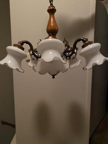 Klassieke hanglamp met 5 melkglaskapjes.  beschikbaar voor biedingen
