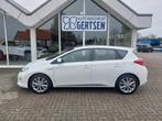 Toyota Auris 1.8 Full Hybrid 2013 Wit, Auto's, 65 €/maand, 4 cilinders, Leder en Stof, Wit