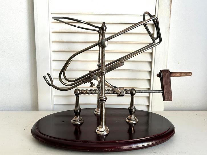 Oude wijndecanter decanteerwieg verzilverd op ovaal hout, Verzamelen, Wijnen, Gebruikt, Overige typen, Frankrijk, Ophalen