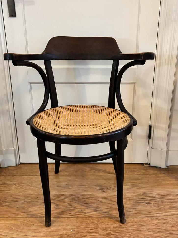 Thonet (-stijl) vintage Houten Stoel met Armleuningen, Huis en Inrichting, Stoelen, Gebruikt, Twee, Hout, Bruin, Ophalen