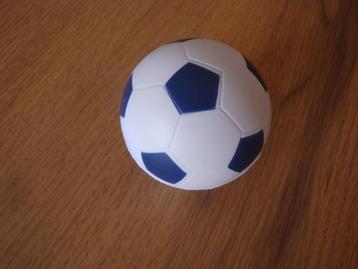 Stressbal anti-stressbal nieuw in de vorm van een voetbal beschikbaar voor biedingen
