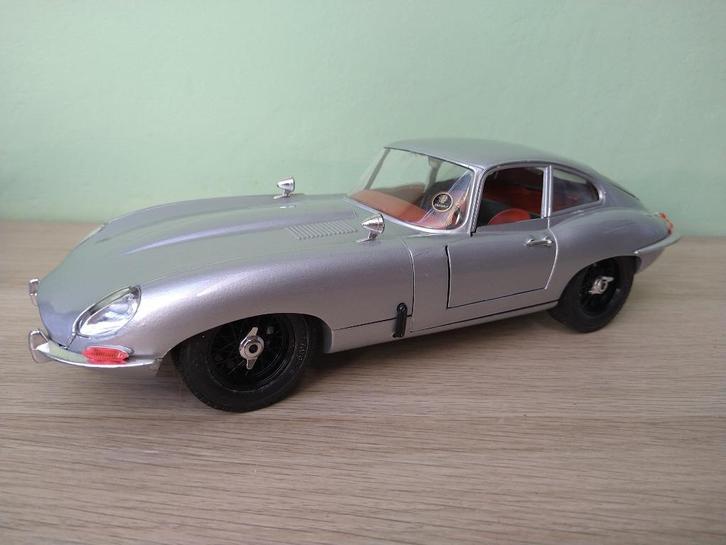 Jaguar E-Type 1961 Zilver Grijs Custom Bburago 1:18, Hobby en Vrije tijd, Modelauto's | 1:18, Zo goed als nieuw, Auto, Bburago