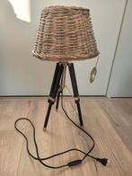 Driepoot lampenvoet met rotan kap, Ophalen, 50 tot 75 cm