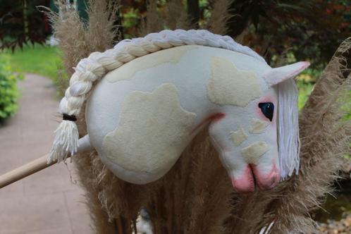 Prachtige bonte hobbyhorse met lange manen / stokpaard, Hobby en Vrije tijd, Overige Hobby en Vrije tijd, Nieuw, Ophalen of Verzenden