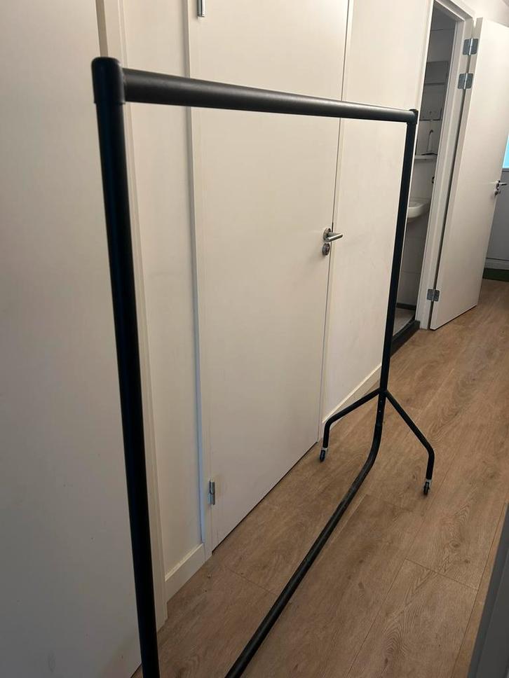 Sterk zwart kledingrek 154x154, Kleding | Dames, Kledingrekken, Zo goed als nieuw, Met wielen, Ophalen