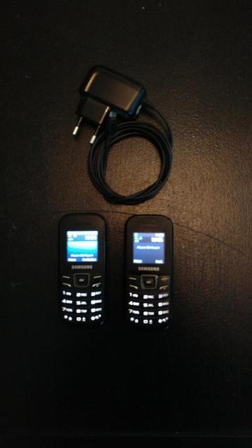 Samsung E1200 - 2 Stuks + 1 Adapter beschikbaar voor biedingen
