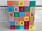 30 Houten blokken met het alfabet 3,5x3,5x3,5 cm zgan, Ontdekken, Ophalen of Verzenden, Zo goed als nieuw