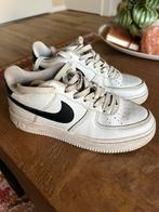 Nike air force 1 maat 35 wit met zwart, Ophalen of Verzenden, Zo goed als nieuw, Meisje, Schoenen