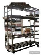 Een oude broodkar, ideaal voor decoratie of als opslag., Ophalen