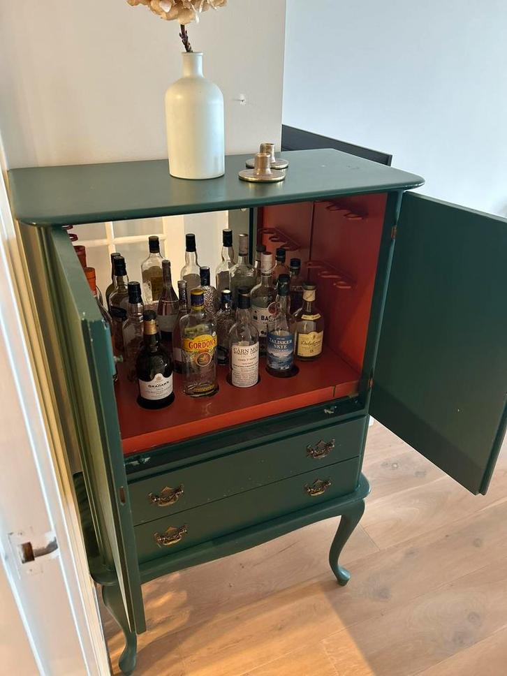 Charmante drankenkast met uitstekende opbergmogelijkheden, Huis en Inrichting, Kasten | Overige, Zo goed als nieuw, Ophalen