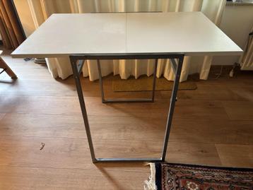 Te koop: INKLAPBAAR TAFELTJE beschikbaar voor biedingen