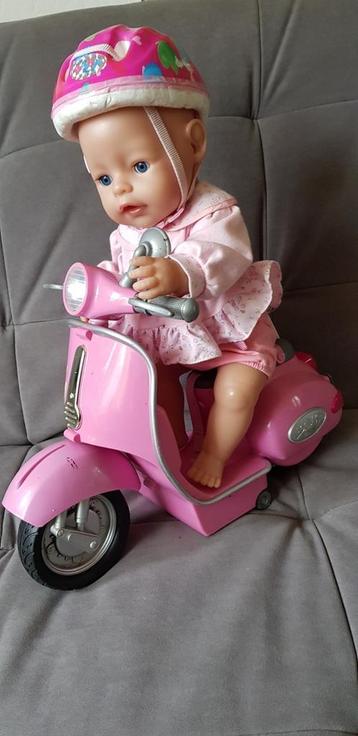 Baby Born met scooter en helm