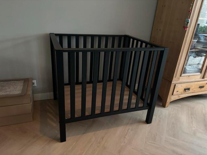 Europe Baby box zwart + matras en kleed (€40), Kinderen en Baby's, Babywiegjes en Ledikanten, Zo goed als nieuw, Ledikant, Ophalen