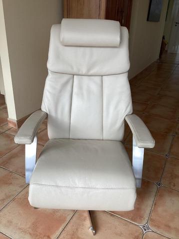 Prachtige sta-op relax Prominent S100(Showroomstaat)3 mot. beschikbaar voor biedingen