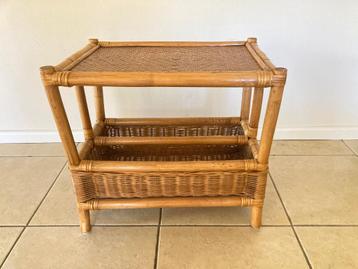Retro vintage plantentafel bijzettafel rotan riet lectuurbak beschikbaar voor biedingen