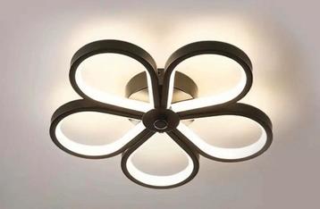 Nieuwe bloemvormige LED lamp beschikbaar voor biedingen