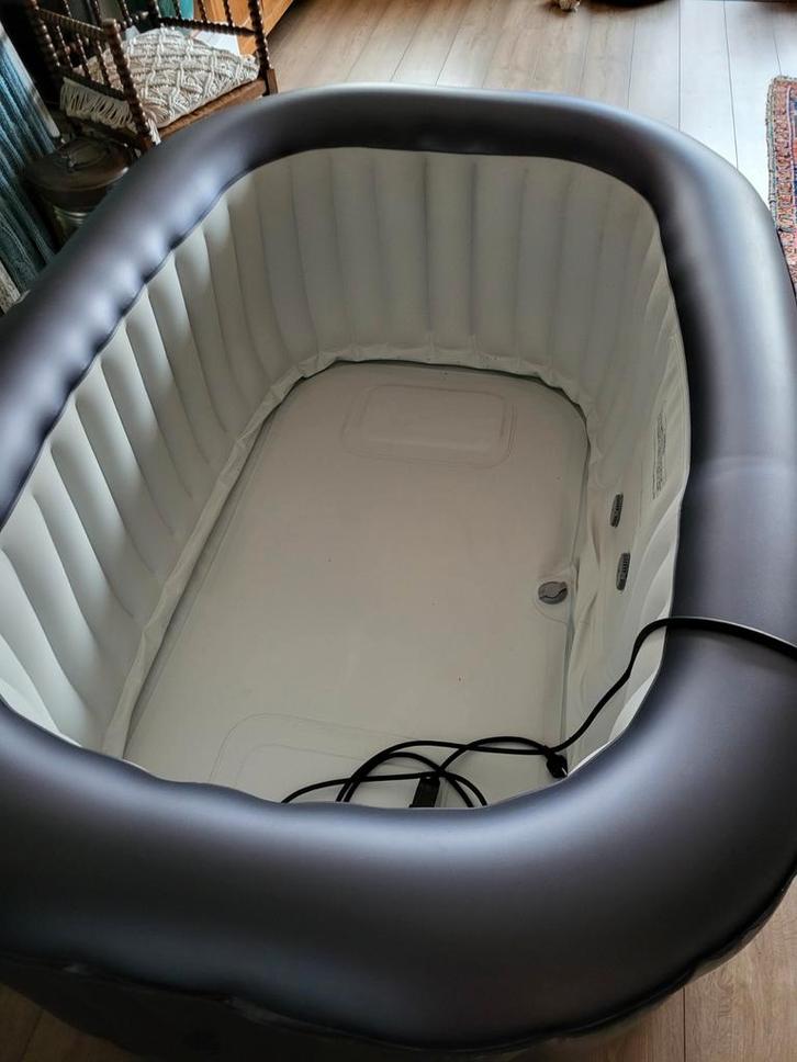 Mega Opblaasbare Spa - Ontspanning Gegarandeerd!, Tuin en Terras, Bubbelbaden en Hottubs, Gebruikt, Opblaasbaar, Afdekzeil, Filter