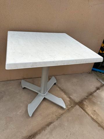 Terrastafel (2x) beschikbaar voor biedingen