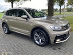 Volkswagen Tiguan 150 PK TSI DSG I R LINE I Trekhaak I COCKP, Auto's, Zwart, 4 cilinders, 150 pk, Beige