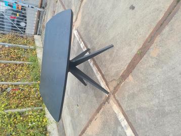 Te koop tafel  beschikbaar voor biedingen