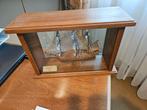 Prachtig modelboot in vitrine - 27x17cm, Hobby en Vrije tijd, Overige merken, Ophalen of Verzenden, Zo goed als nieuw, Groter dan 1:32