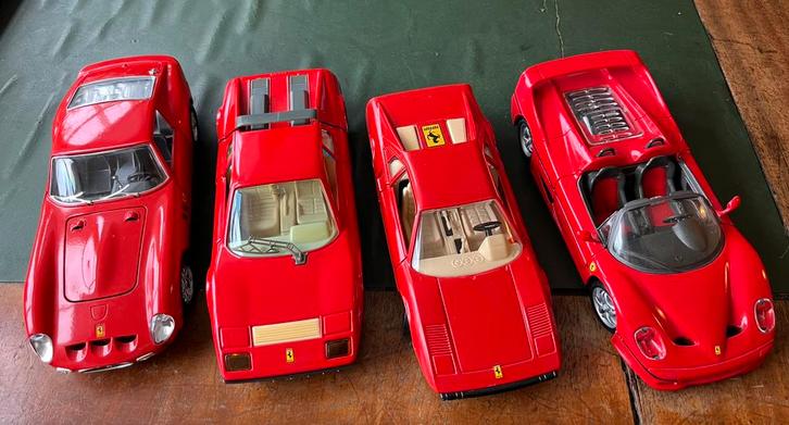 FERRARI’s verzamelobjecten (advert. 3/3), Hobby en Vrije tijd, Modelauto's | 1:24, Zo goed als nieuw, Bburago, Ophalen of Verzenden
