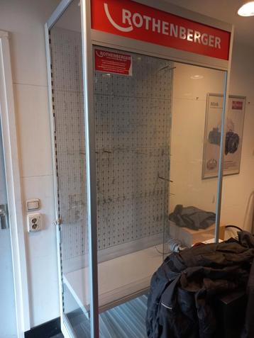 Vitrine kast / winkelinrichting  beschikbaar voor biedingen