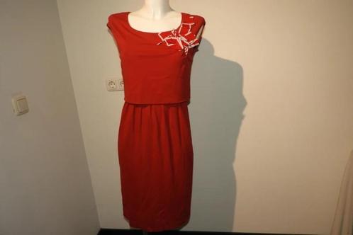 Moschino vuur rode jurk lint corsage bij de hals maat D38, Kleding | Dames, Jurken, Gedragen, Maat 38/40 (M), Rood, Verzenden