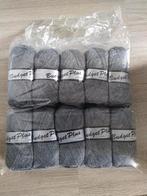Nieuwe bollen wol. Grijs. Acryl.
10 stuks., Ophalen of Verzenden, Zo goed als nieuw, Breien of Haken, Wol of Garen