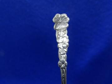 Gero Lepeltje: klaver  Bloemenlepeltje  beschikbaar voor biedingen