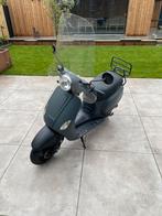 Scooter BTC Riva/Vespa look a like, geel kenteken, 2017, Fietsen en Brommers, Scooters | Overige merken, Ophalen, Maximaal 45 km/u