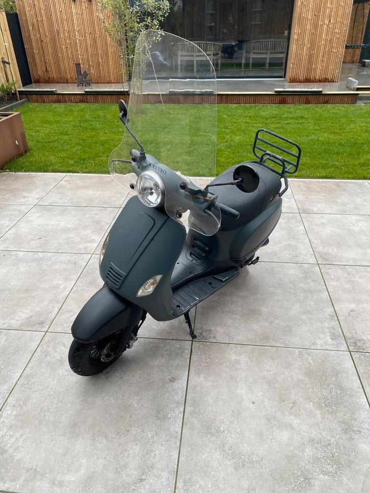 Scooter BTC Riva/Vespa look a like, geel kenteken, 2017, Fietsen en Brommers, Scooters | Overige merken, Zo goed als nieuw, Maximaal 45 km/u