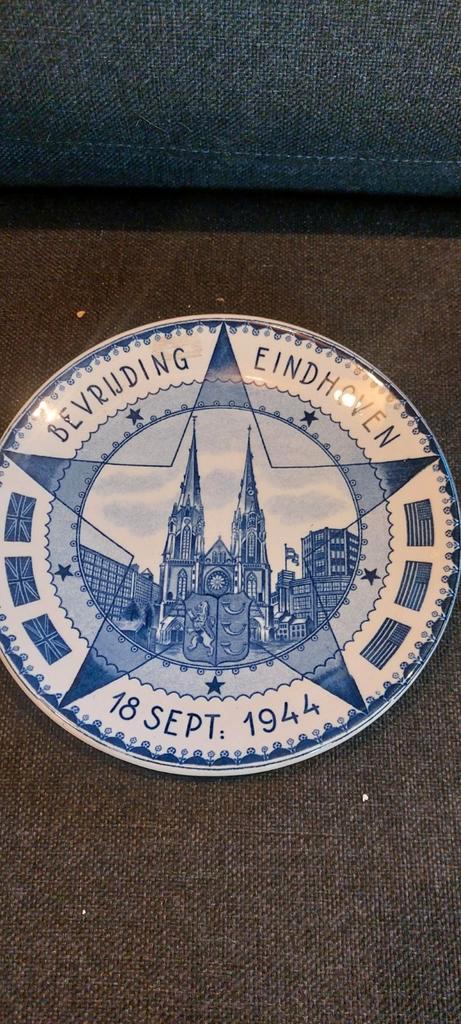 Delfts Blauw Bord Bevrijding Eindhoven 1944, Antiek en Kunst, Antiek | Wandborden en Tegels, Ophalen