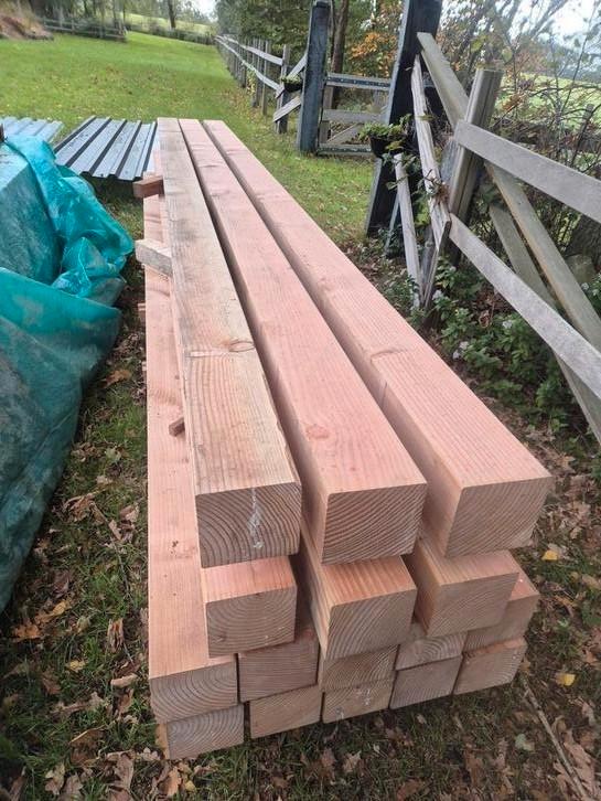 Partij 20 - 27 Douglas geschaafde balken 14 x 14 x 400 cm, Tuin en Terras, Palen, Balken en Planken, Nieuw, Balken, 250 cm of meer